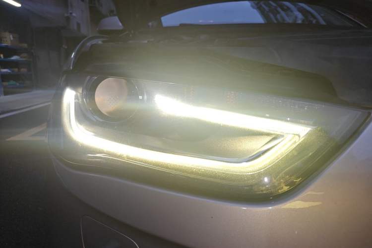 Used Audi A4L 2013 35 TFSI Automatic Standard Model Right Front Headlight