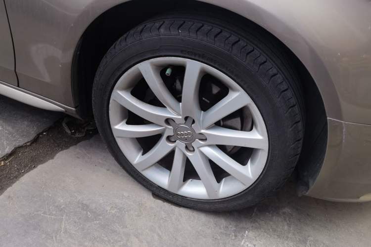 Used Audi A4L 2013 35 TFSI Automatic Standard Model Right Front Wheel Hub