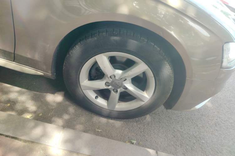 Used Audi A4L 2013 35 TFSI Automatic Standard Model Right Front Wheel Hub