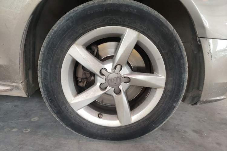 Used Audi A4L 2013 35 TFSI Automatic Comfort Model Right Front Wheel Hub