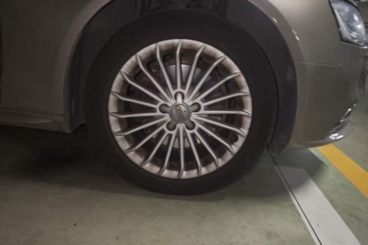 Used Audi A4L 2013 35 TFSI Automatic Technology Edition Right Front Wheel Hub