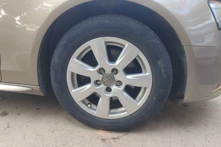 Used Audi A4L 2013 35 TFSI Automatic Comfort Model Right Front Wheel Hub