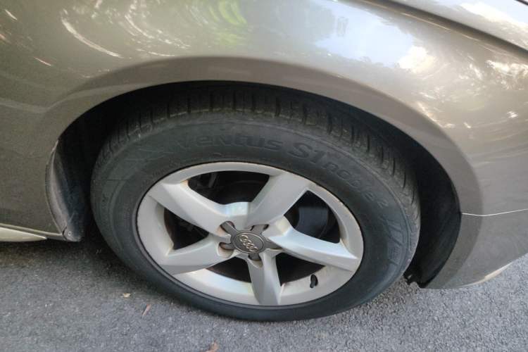 Used Audi A4L 2013 35 TFSI Automatic Standard Model Right Front Wheel Hub