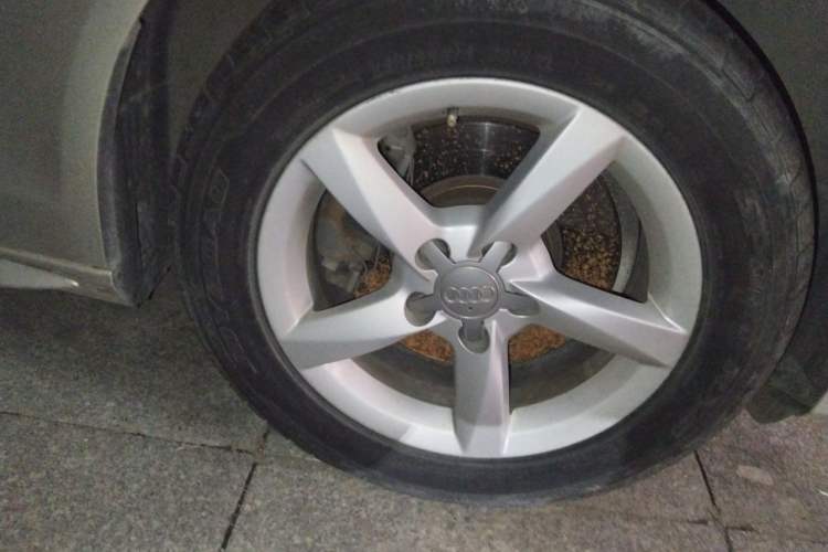 Used Audi A4L 2013 30 TFSI Automatic Comfort Model Right Front Wheel Hub
