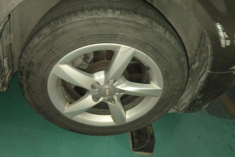 Used Audi A4L 2013 35 TFSI Automatic Comfort Model Right Front Wheel Hub