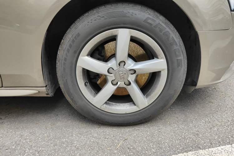 Used Audi A4L 2013 35 TFSI Automatic Standard Model Right Front Wheel Hub