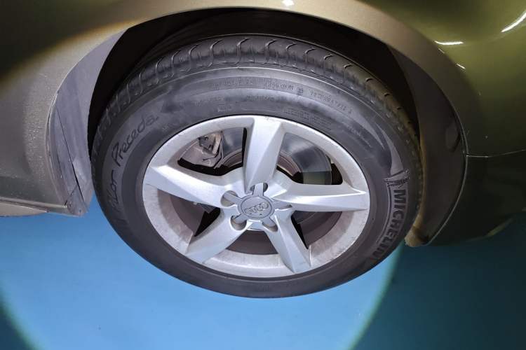 Used Audi A4L 2013 35 TFSI Automatic Comfort Model Right Front Wheel Hub