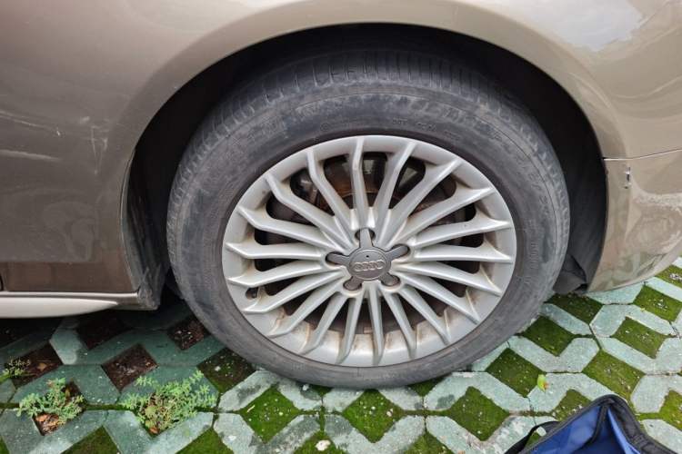Used Audi A4L 2013 35 TFSI Automatic Standard Model Right Front Wheel Hub