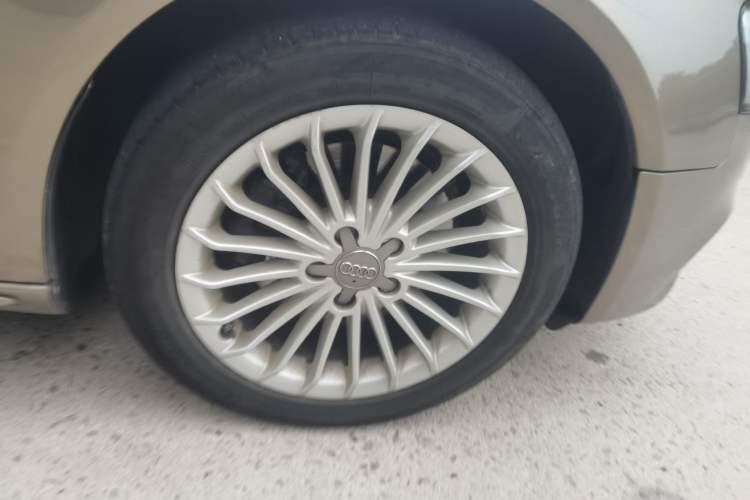 Used Audi A4L 2013 35 TFSI Automatic Technology Edition Right Front Wheel Hub