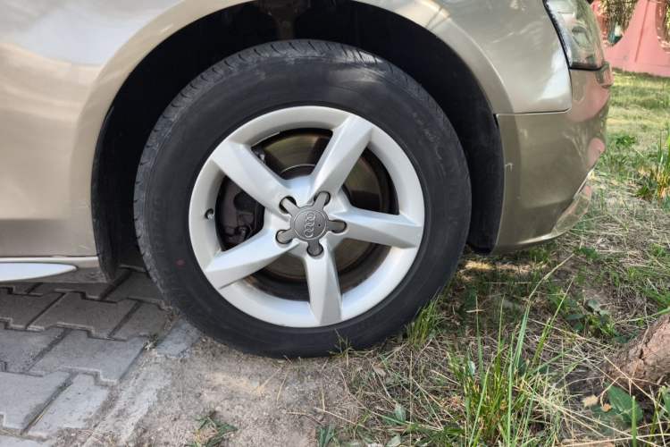 Used Audi A4L 2013 35 TFSI Automatic Standard Model Right Front Wheel Hub