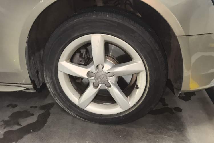 Used Audi A4L 2013 35 TFSI Automatic Standard Model Right Front Wheel Hub