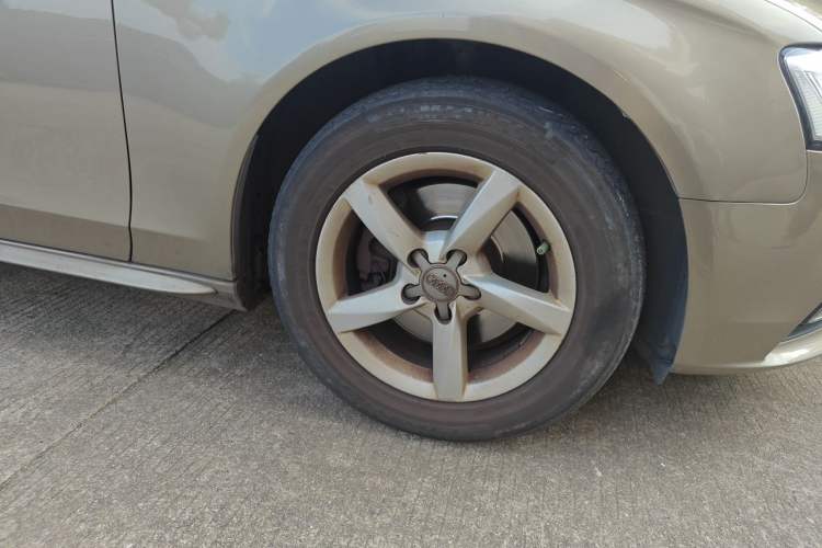 Used Audi A4L 2013 35 TFSI Automatic Standard Model Right Front Wheel Hub