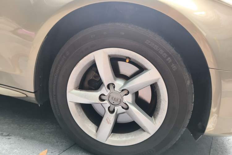 Used Audi A4L 2013 35 TFSI Automatic Comfort Model Right Front Wheel Hub