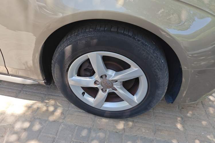 Used Audi A4L 2013 35 TFSI Automatic Standard Model Right Front Wheel Hub