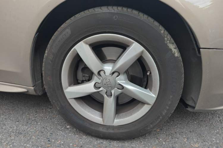 Used Audi A4L 2013 35 TFSI Automatic Comfort Model Right Front Wheel Hub
