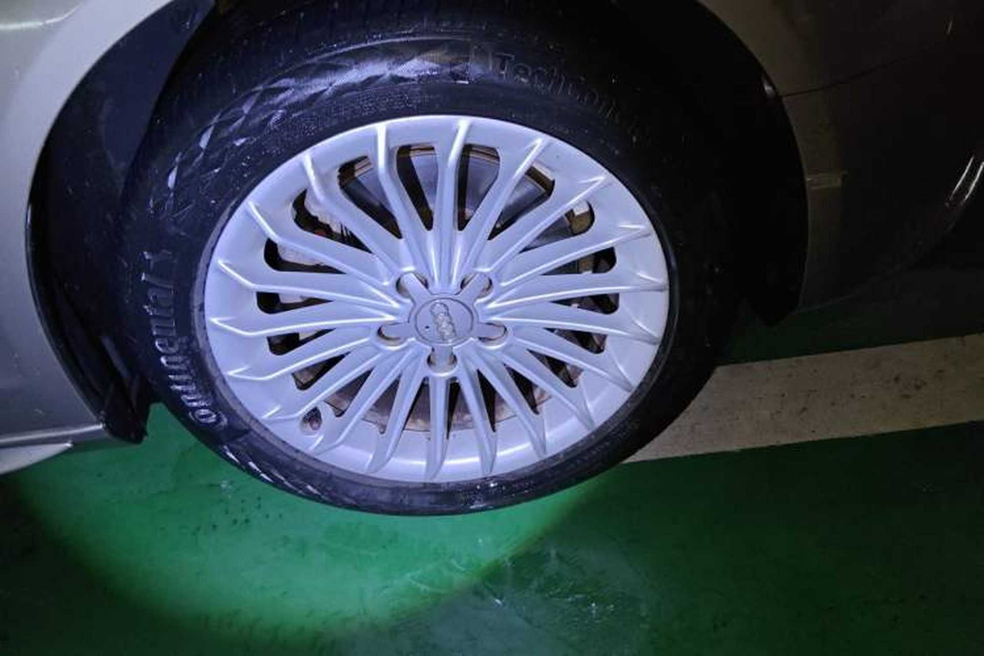 Used Audi A4L 2013 35 TFSI Automatic Luxury Model Right Front Wheel Hub
