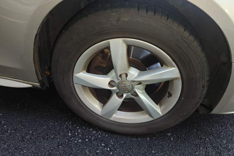Used Audi A4L 2013 35 TFSI Automatic Standard Model Right Front Wheel Hub