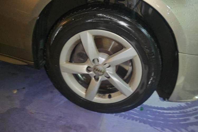 Used Audi A4L 2013 35 TFSI Automatic Standard Model Right Front Wheel Hub