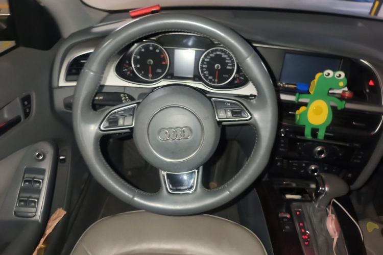 Used Audi A4L 2013 35 TFSI Automatic Comfort Model Steering Wheel