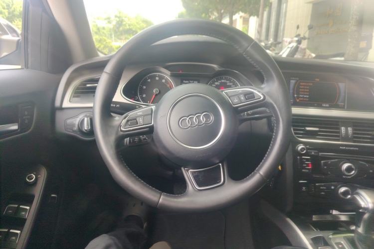 Used Audi A4L 2013 35 TFSI Automatic Standard Model Steering Wheel
