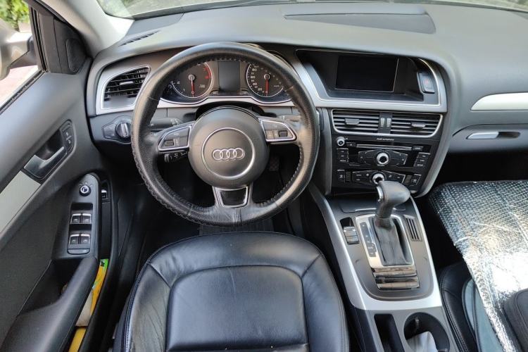 Used Audi A4L 2013 35 TFSI Automatic Standard Model Steering Wheel