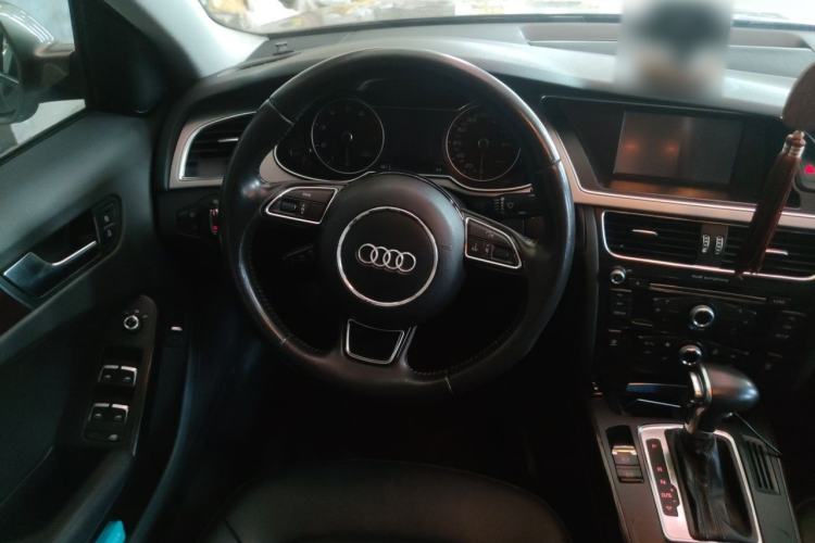 Used Audi A4L 2013 35 TFSI Automatic Comfort Model Steering Wheel