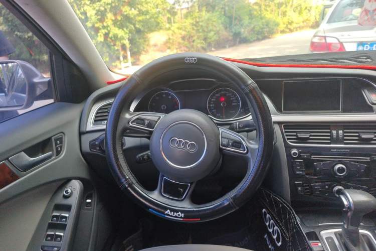 Used Audi A4L 2013 35 TFSI Automatic Comfort Model Steering Wheel