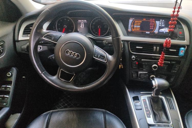 Used Audi A4L 2013 35 TFSI Automatic Standard Model Steering Wheel