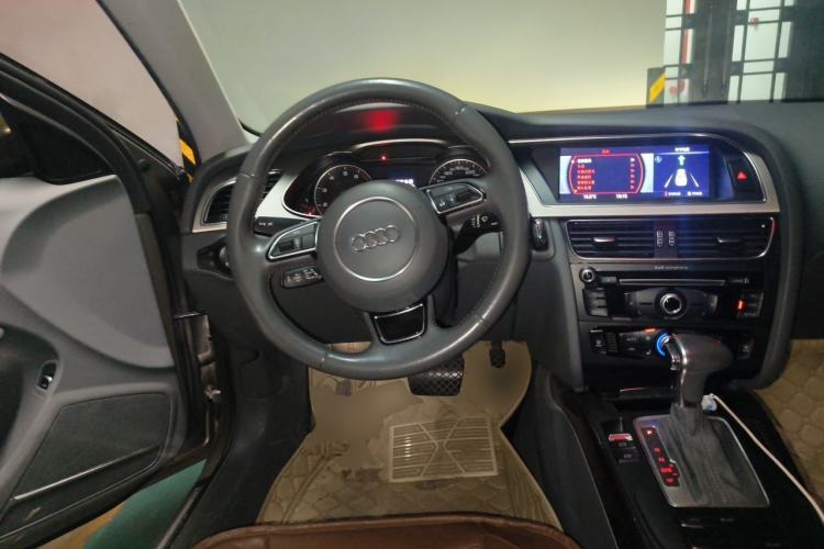 Used Audi A4L 2013 35 TFSI Automatic Comfort Model Steering Wheel