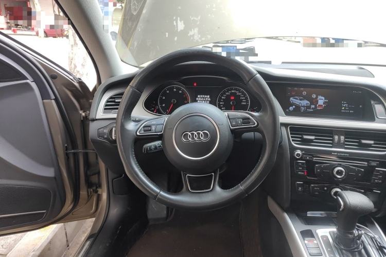 Used Audi A4L 2013 35 TFSI Automatic Standard Model Steering Wheel