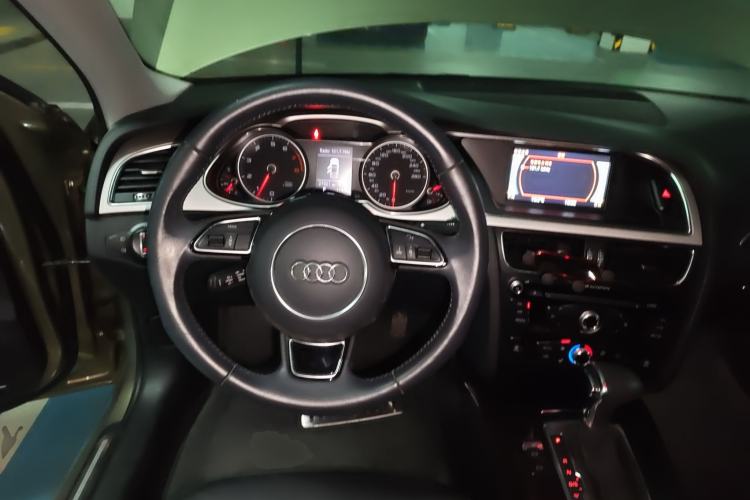 Used Audi A4L 2013 35 TFSI Automatic Comfort Model Steering Wheel