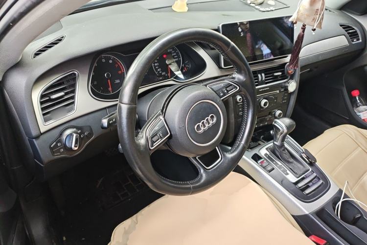 Used Audi A4L 2013 35 TFSI Automatic Standard Model Steering Wheel
