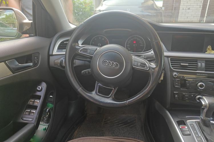 Used Audi A4L 2013 35 TFSI Automatic Standard Model Steering Wheel