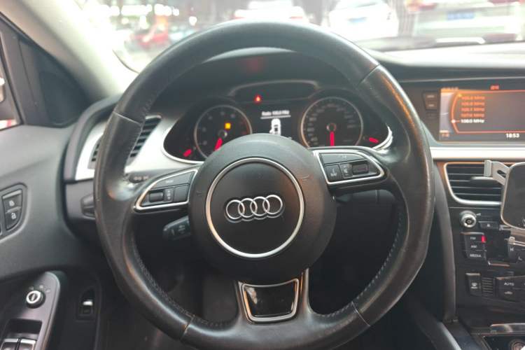 Used Audi A4L 2013 35 TFSI Automatic Comfort Model Steering Wheel
