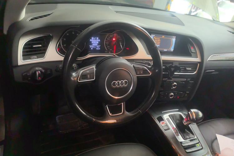 Used Audi A4L 2013 35 TFSI Automatic Comfort Model Steering Wheel