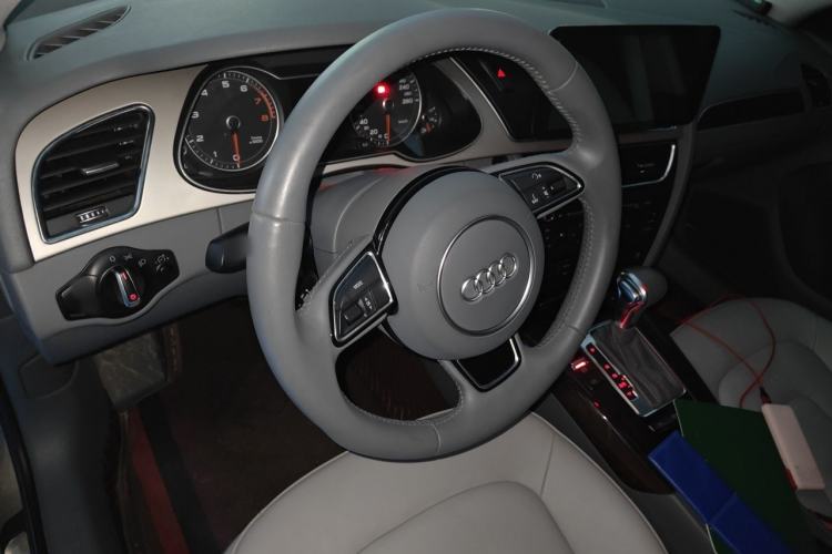 Used Audi A4L 2013 35 TFSI Automatic Comfort Model Steering Wheel