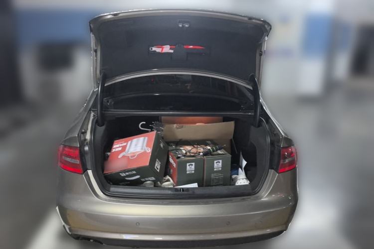 Used Audi A4L 2013 35 TFSI Automatic Standard Model Trunk