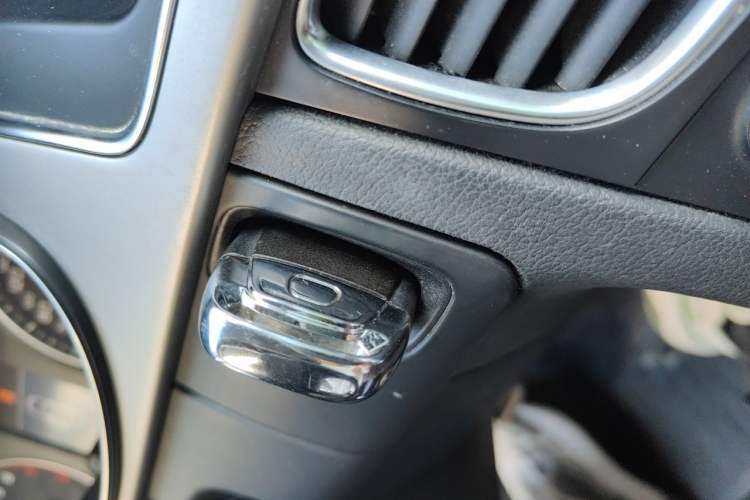 Used Audi A4L 2013 35 TFSI Automatic Standard Model Vehicle Key
