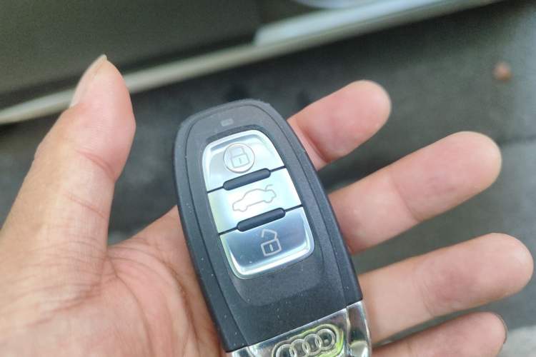 Used Audi A4L 2013 35 TFSI Automatic Standard Model Vehicle Key