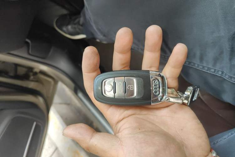 Used Audi A4L 2013 35 TFSI Automatic Standard Model Vehicle Key