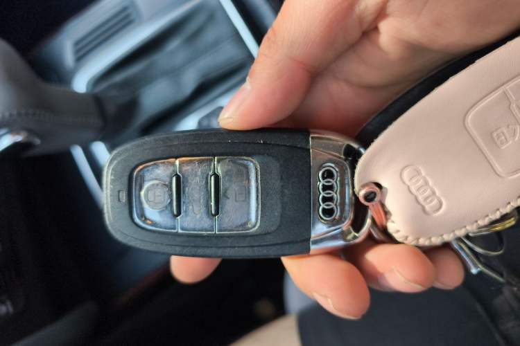 Used Audi A4L 2013 35 TFSI Automatic Standard Model Vehicle Key
