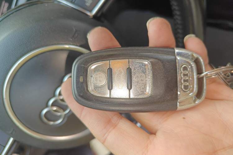Used Audi A4L 2013 35 TFSI Automatic Standard Model Vehicle Key