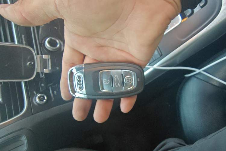 Used Audi A4L 2013 35 TFSI Automatic Comfort Model Vehicle Key