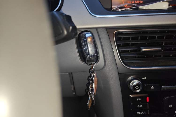Used Audi A4L 2013 35 TFSI Automatic Standard Model Vehicle Key