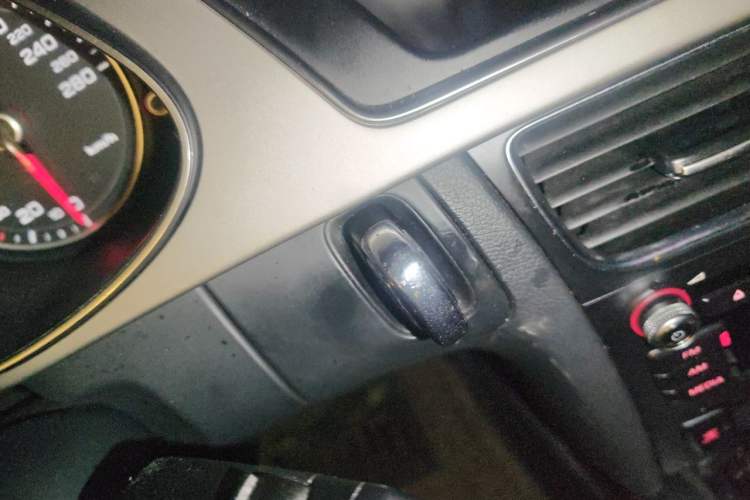 Used Audi A4L 2013 35 TFSI Automatic Standard Model Vehicle Key