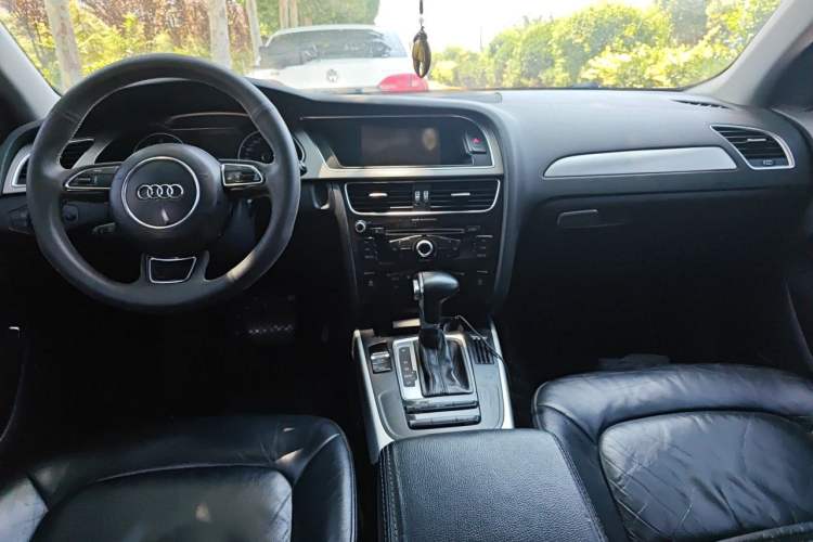 Used Audi A4L 2013 35 TFSI Automatic Standard Model Center Console