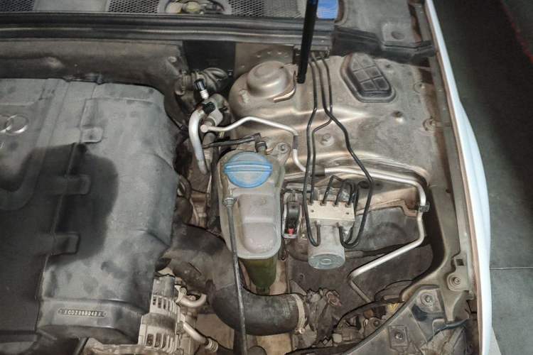 Used Audi A4L 2013 35 TFSI Automatic Comfort Model Engine Bay Left