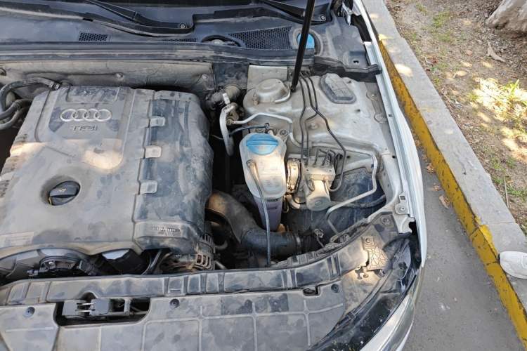 Used Audi A4L 2013 35 TFSI Automatic Standard Model Engine Bay Left