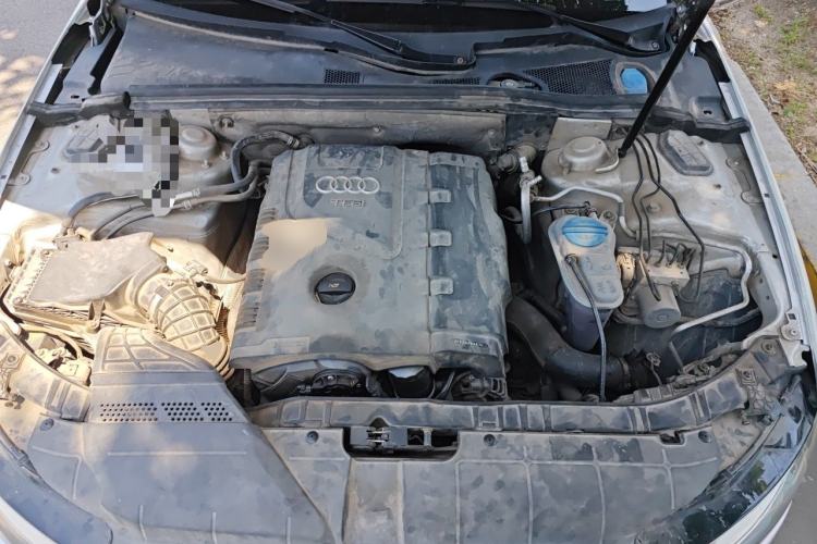 Used Audi A4L 2013 35 TFSI Automatic Standard Model Engine Bay