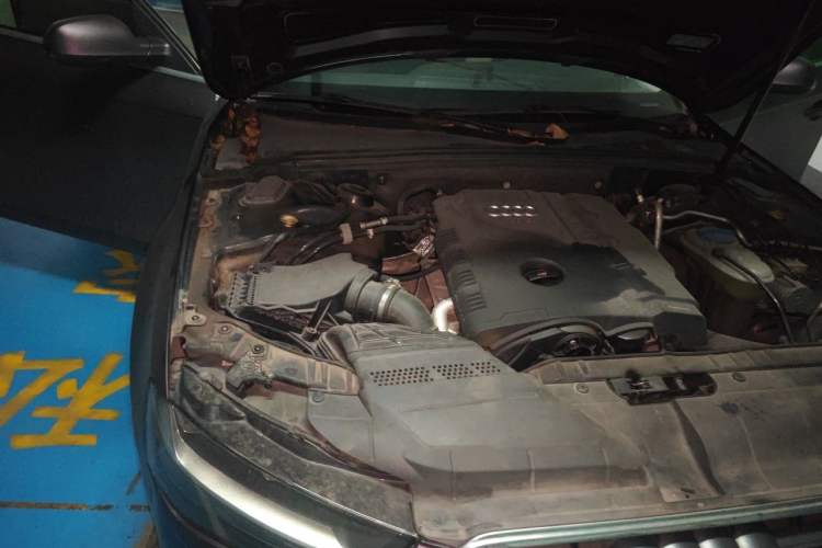 Used Audi A4L 2013 30 TFSI Automatic Comfort Model Engine Bay Right